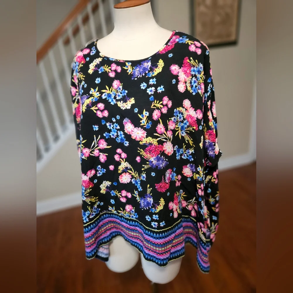 East 5th Floral Top Small - Picture 2 of 4